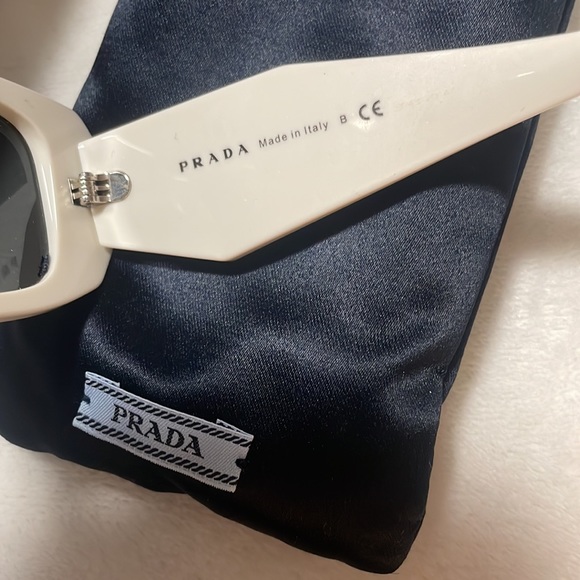 Authentic prada symbole sunglasses - Picture 4 of 5